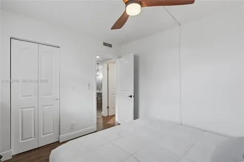9340 Lagoon Place Davie FL 33324