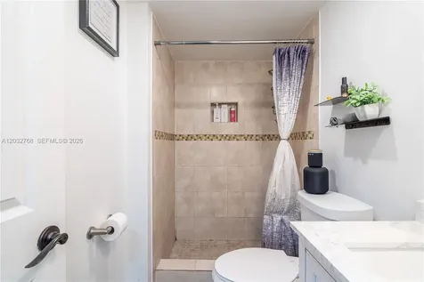 9340 Lagoon Place Davie FL 33324