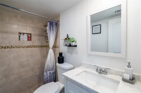 9340 Lagoon Place Davie FL 33324