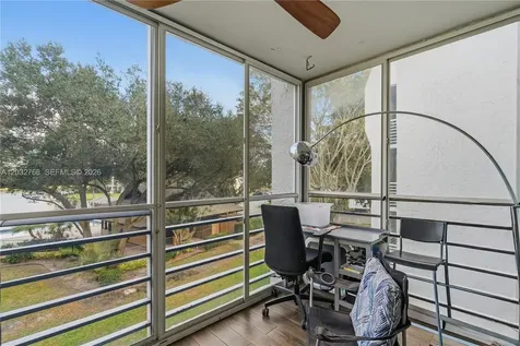 9340 Lagoon Place Davie FL 33324
