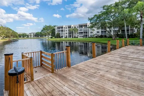 9340 Lagoon Place Davie FL 33324