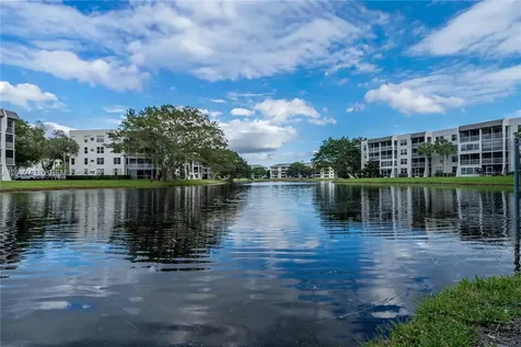 9340 Lagoon Place Davie FL 33324