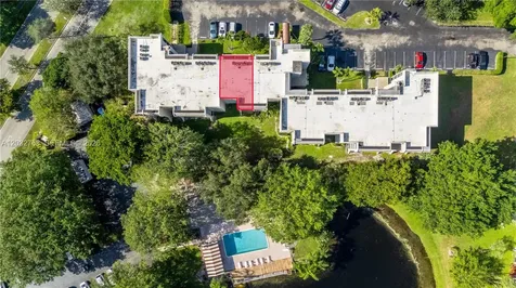 9340 Lagoon Place Davie FL 33324