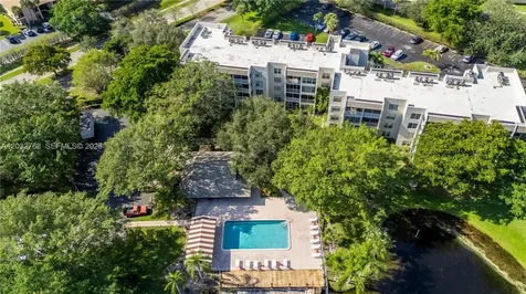 9340 Lagoon Place Davie FL 33324