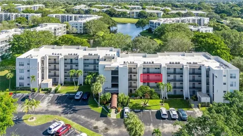 9340 Lagoon Place Davie FL 33324