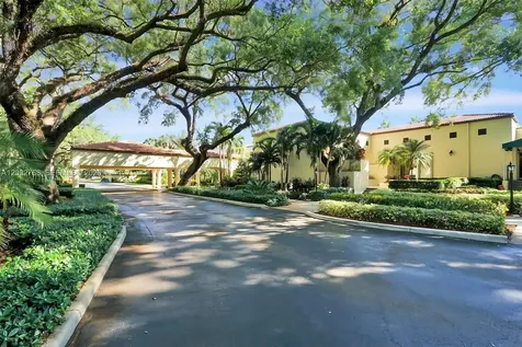 9340 Lagoon Place Davie FL 33324