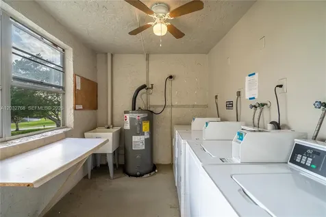 9340 Lagoon Place Davie FL 33324