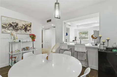 9340 Lagoon Place Davie FL 33324