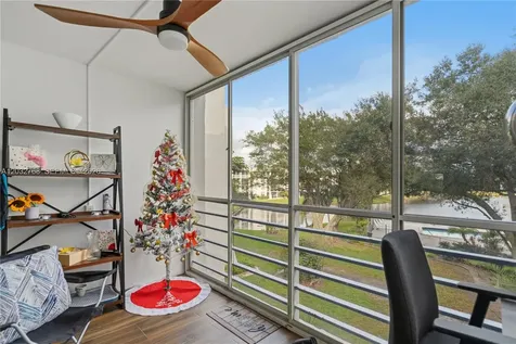9340 Lagoon Place Davie FL 33324
