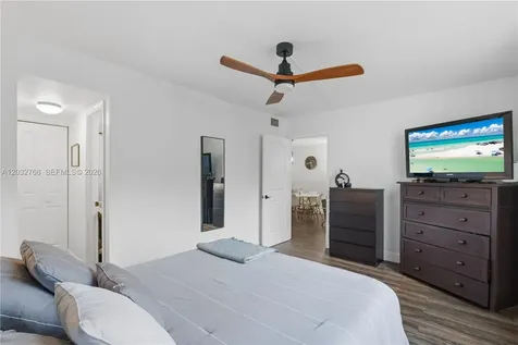 9340 Lagoon Place Davie FL 33324