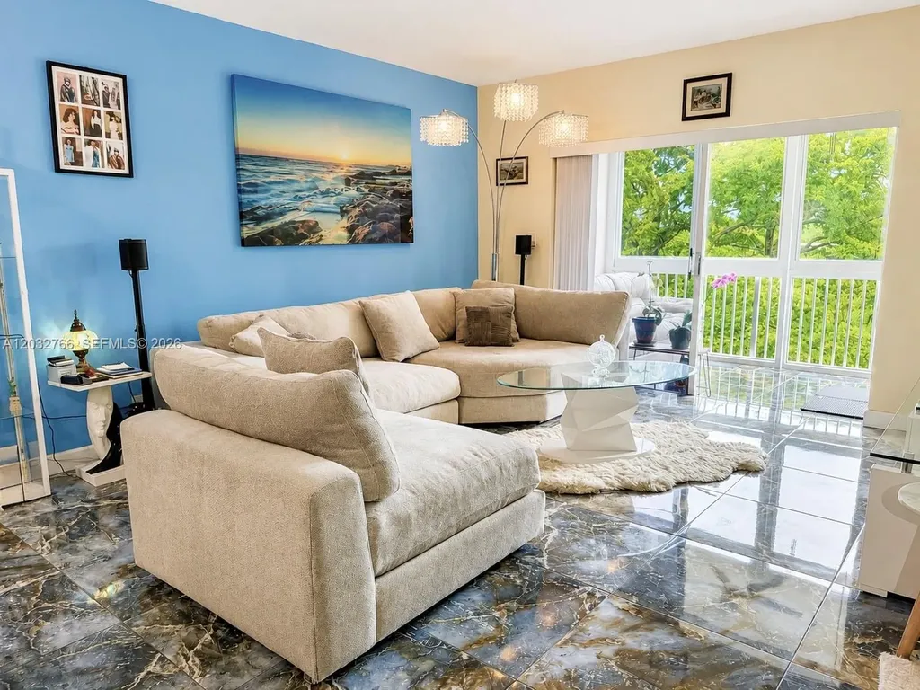 4200 Hillcrest Drive Hollywood FL 33021