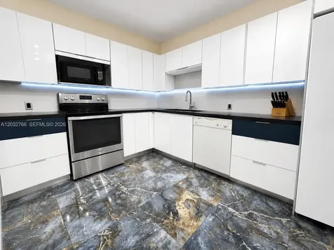 4200 Hillcrest Drive Hollywood FL 33021