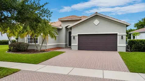 19301 Seneca Avenue Weston FL 33332