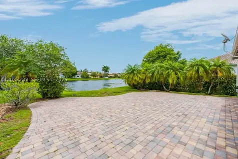 19301 Seneca Avenue Weston FL 33332