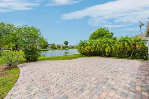 19301 Seneca Avenue Weston FL 33332