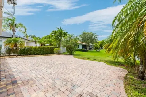 19301 Seneca Avenue Weston FL 33332