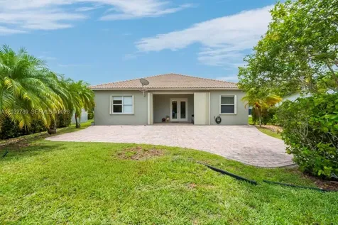 19301 Seneca Avenue Weston FL 33332