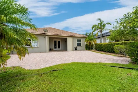 19301 Seneca Avenue Weston FL 33332