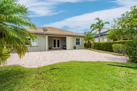 19301 Seneca Avenue Weston FL 33332