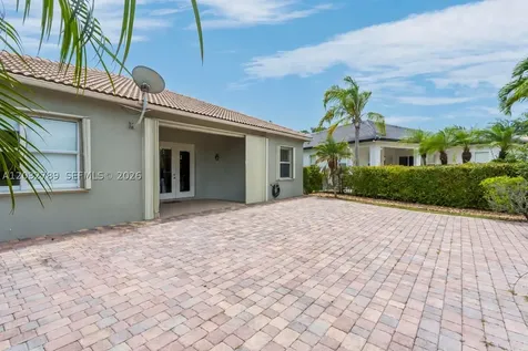 19301 Seneca Avenue Weston FL 33332