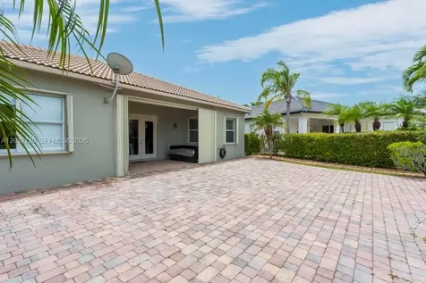 19301 Seneca Avenue Weston FL 33332