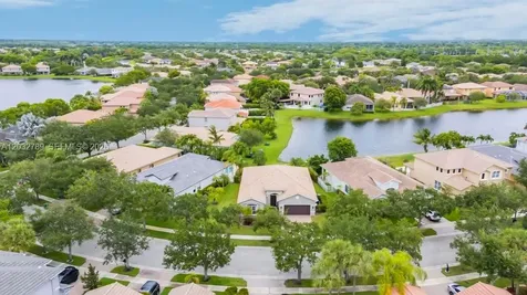 19301 Seneca Avenue Weston FL 33332