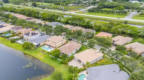 19301 Seneca Avenue Weston FL 33332