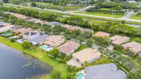 19301 Seneca Avenue Weston FL 33332
