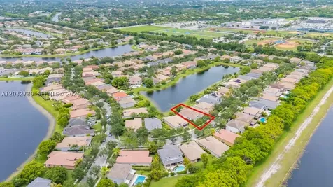 19301 Seneca Avenue Weston FL 33332