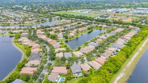 19301 Seneca Avenue Weston FL 33332