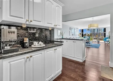6423 Collins Avenue Miami Beach FL 33141