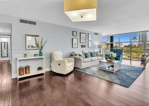 6423 Collins Avenue Miami Beach FL 33141