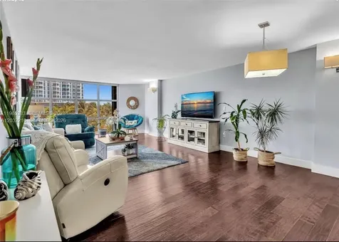 6423 Collins Avenue Miami Beach FL 33141
