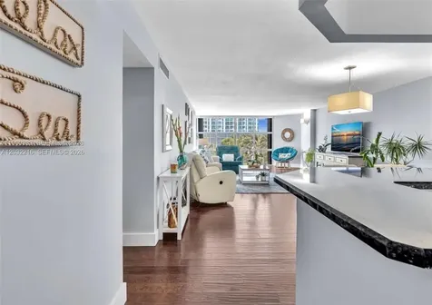 6423 Collins Avenue Miami Beach FL 33141
