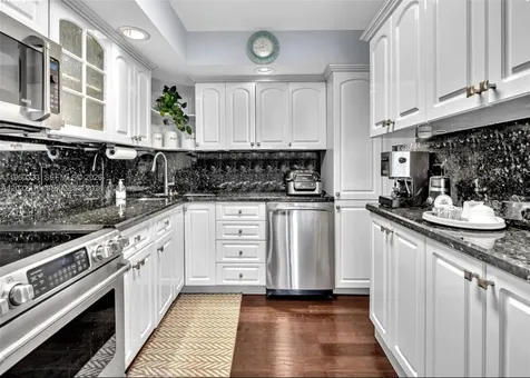 6423 Collins Avenue Miami Beach FL 33141
