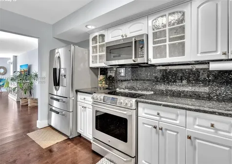 6423 Collins Avenue Miami Beach FL 33141