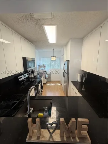 9495 N Palm Circle N Pembroke Pines FL 33025