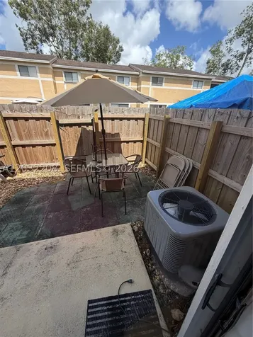 9495 N Palm Circle N Pembroke Pines FL 33025