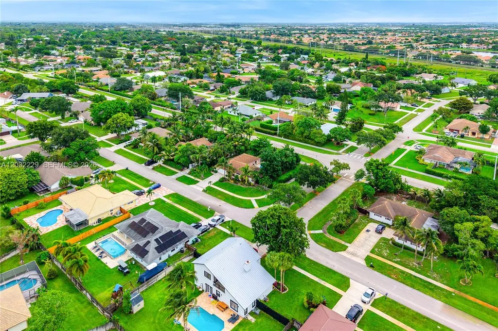 1586 Old Cypress Trail Wellington FL 33414