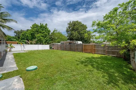 1507 NW 100th Street Miami FL 33147
