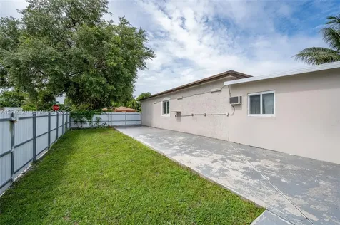1507 NW 100th Street Miami FL 33147