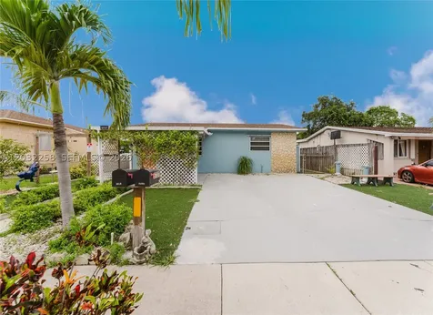 5737 Grant Street Hollywood FL 33021