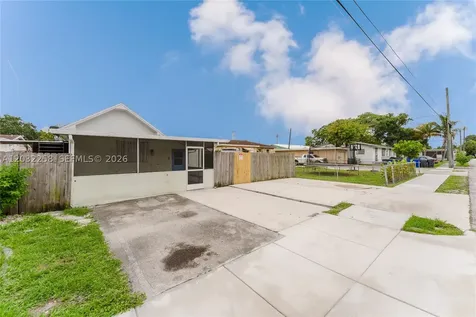 5737 Grant Street Hollywood FL 33021