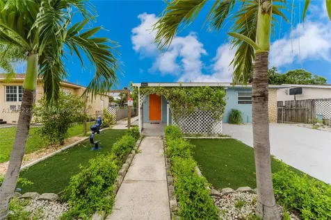 5737 Grant Street Hollywood FL 33021