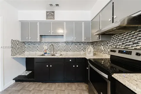 5737 Grant Street Hollywood FL 33021