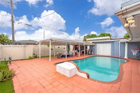 4820 W 2nd Lane Hialeah FL 33012