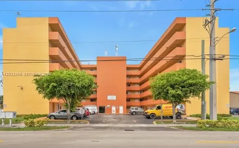 2735 W 52nd Street Hialeah FL 33016