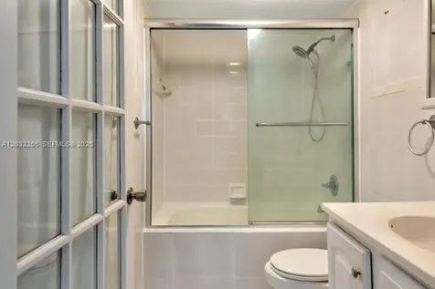 2735 W 52nd Street Hialeah FL 33016