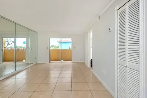 2735 W 52nd Street Hialeah FL 33016