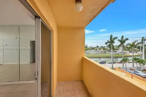 2735 W 52nd Street Hialeah FL 33016
